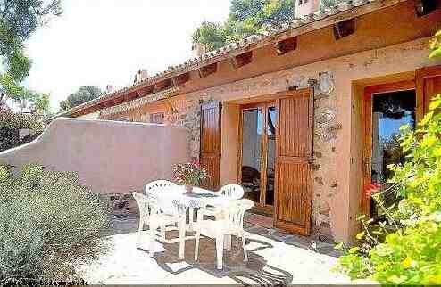 Logement de vacances COT009 für 2-4 Personen in der Privatdomaine mit Meerblick, Carqueiranne, Côte d'Azur: Cavalaire Hyères, Provence - Alpes - Côte d'Azur, France, image 1